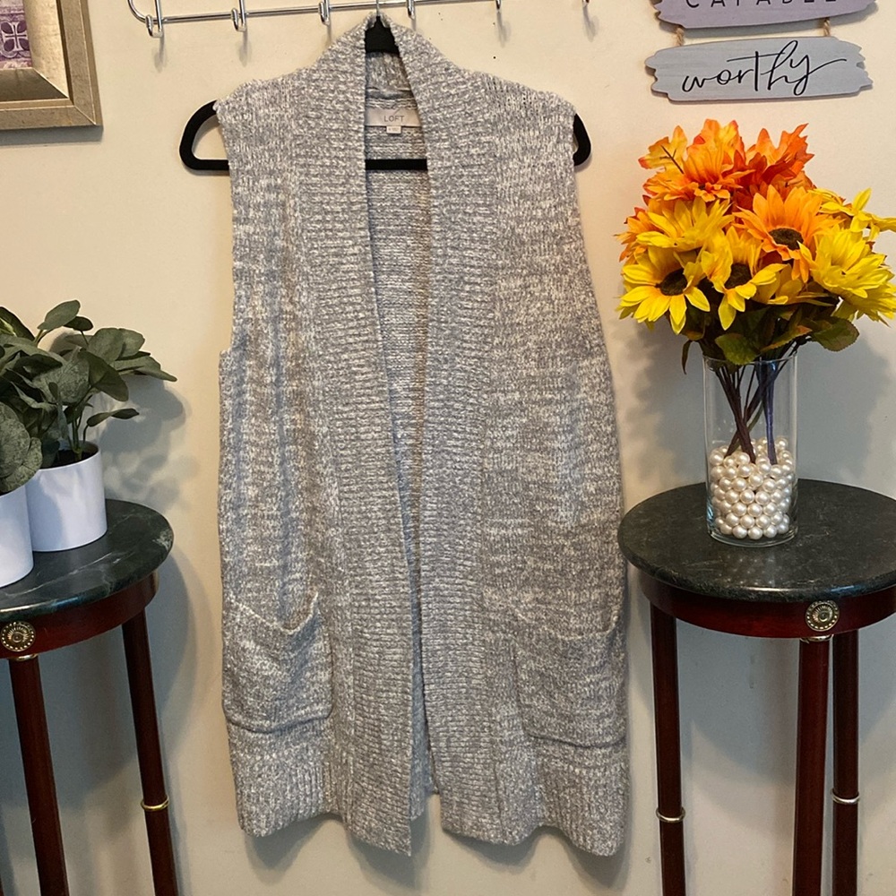 Loft Sweater Vest Sz Med. Side Slits & Pockets. Open Front. Marbled gray/white.